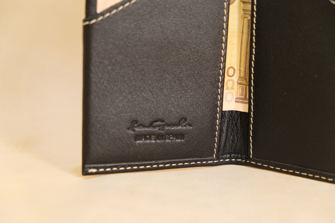 CARTERA MINIMALISTA NEGRA CON BILLETERA