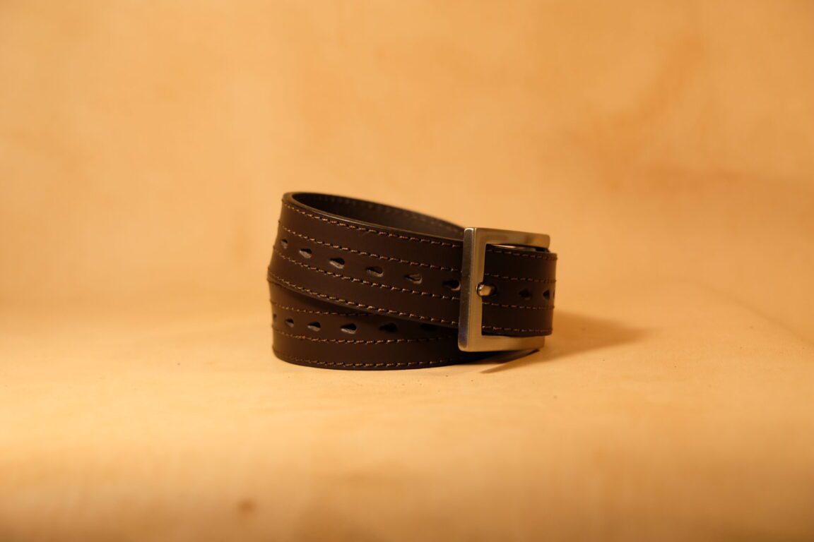 Cinturón de cuero marrón, agujero lágrima 30 mm