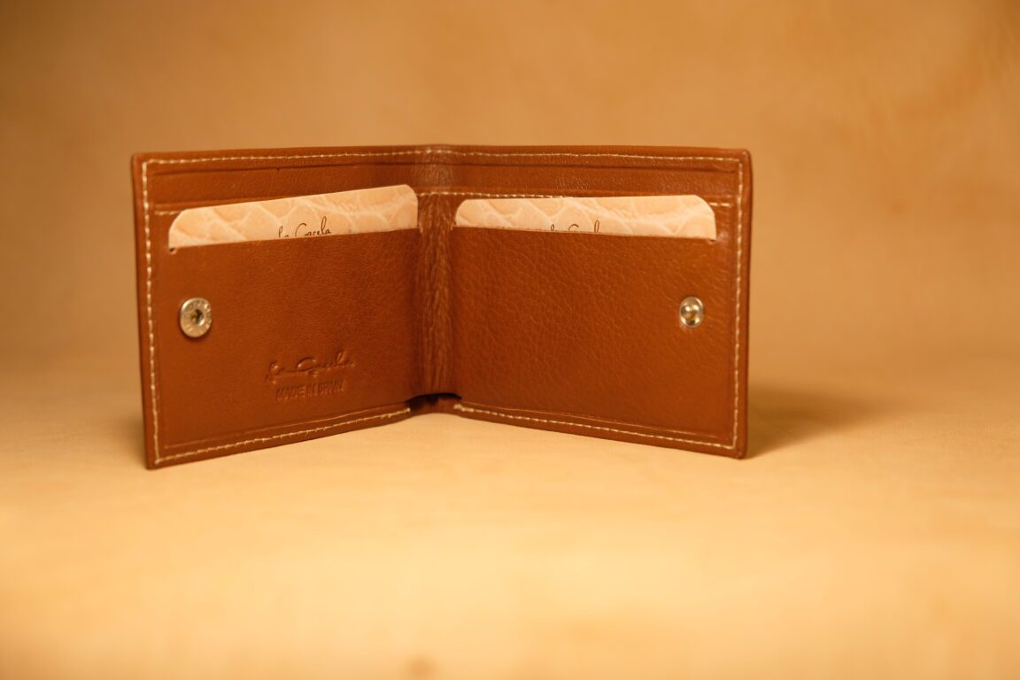 cartera tipo americano con monedero trasero marron claro
