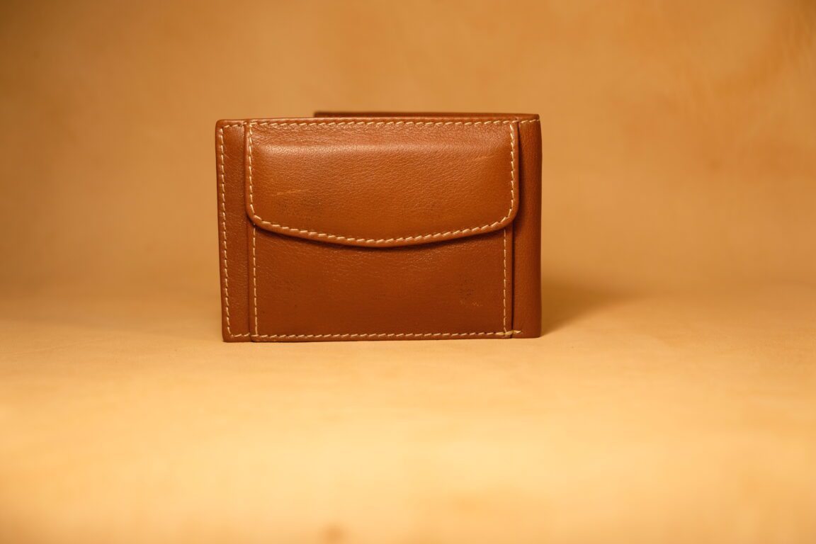 cartera tipo americano con monedero trasero marron claro