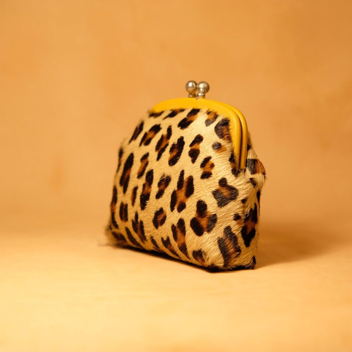 Monedero de piel con efecto leopardo