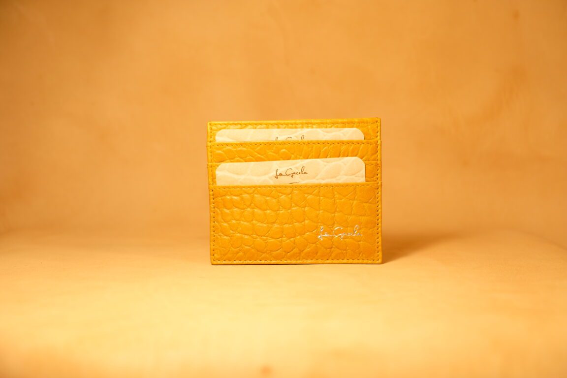 Tarjetero mini de piel con efecto coco amarillo