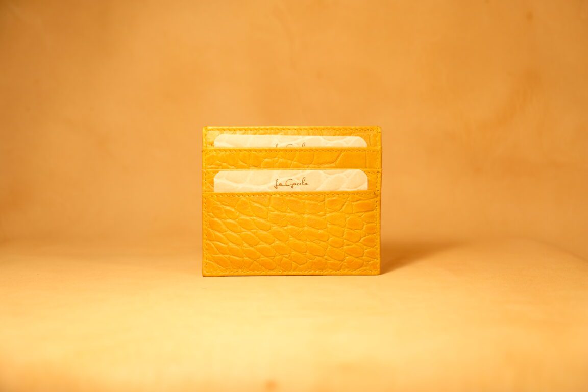Tarjetero mini de piel con efecto coco amarillo