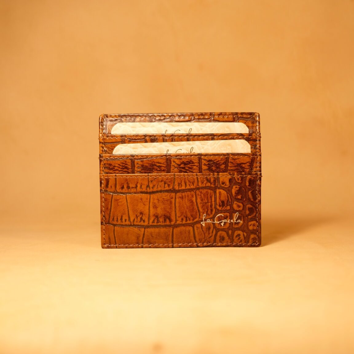 Tarjetero minimalista de piel efecto coco marrón envejecido