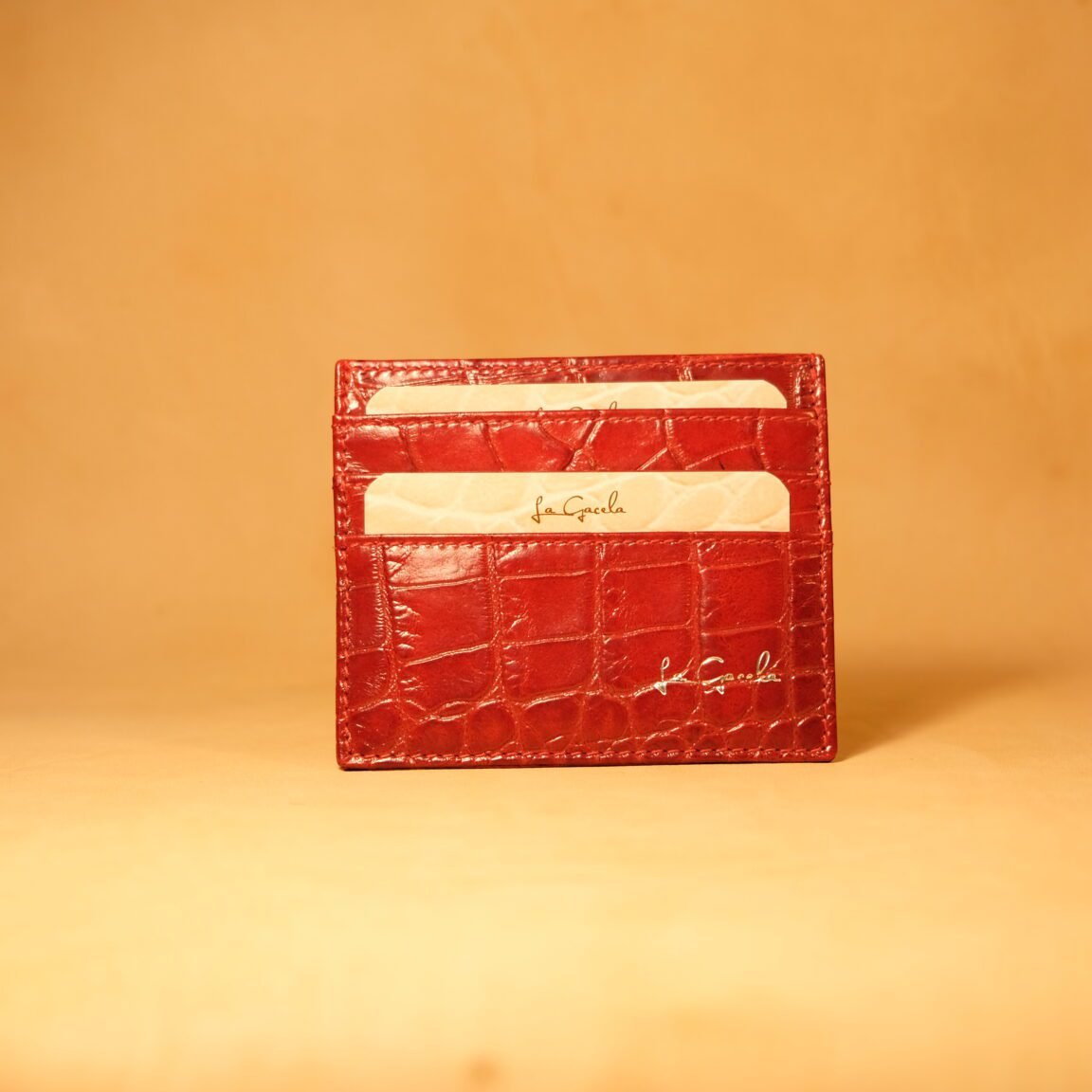 Tarjetero minimalista de piel con efecto coco rojo