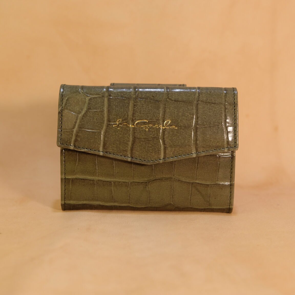 Cartera piel efecto coco verde militar con embellecedor