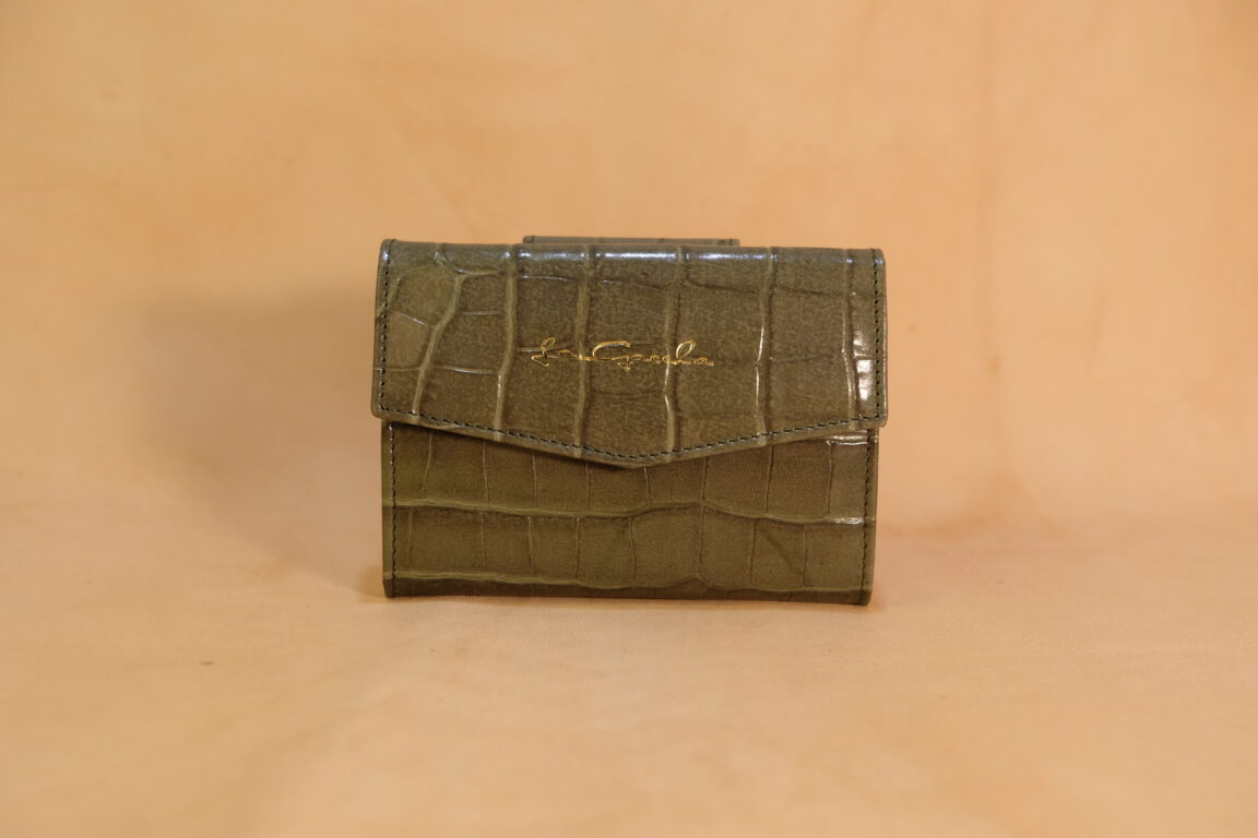 Cartera piel efecto coco verde militar con embellecedor
