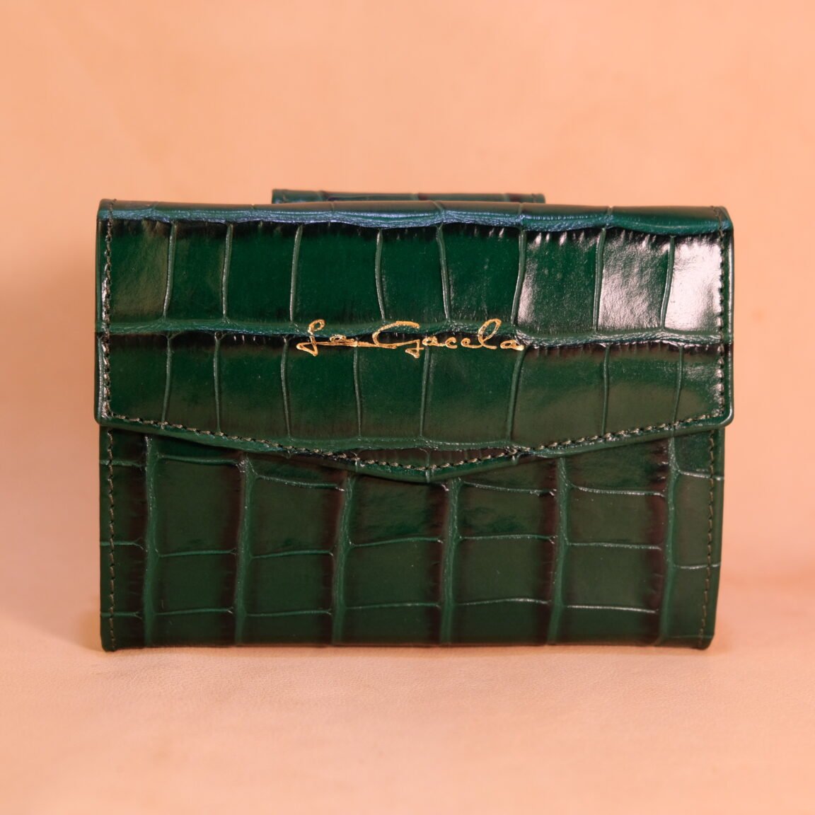 Cartera piel efecto coco verde con embellecedor