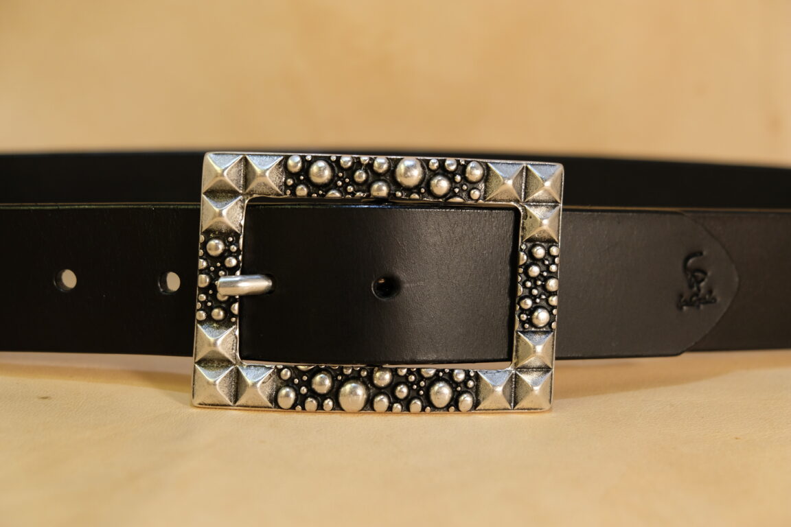 Cinturón de cuero vacuno liso de 38 mm con hebilla grabada,